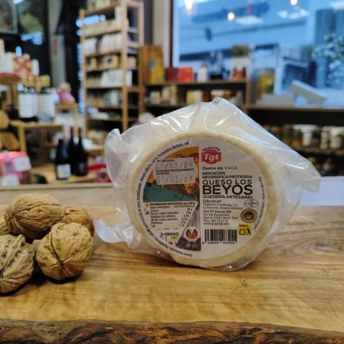 Queso Los Beyos IGP de vaca Selección TGT envasado, con el sello de la Indicación Geográfica Protegida